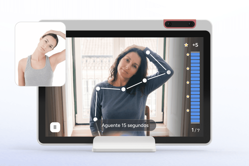 A tablet screen shows a woman doing a neck stretch while following along with an instructor in a smaller window. On-screen graphics show her movement path, stars, a score bar, and a Aguente 15 segundos (Hold for 15 seconds) prompt.